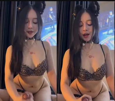 Chị tiktoker dâm đãng yêu chiều trai trẻ chị thèm chịch lắm rồi mà em cứ bắt quay tay hoài