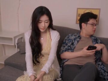 em gái dùng thân hình gợi cảm để gạ tình đối tác